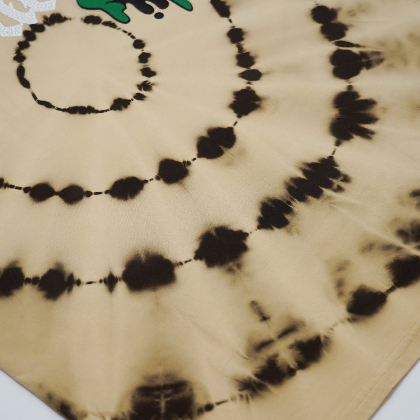 T.C.R DRIP SMILE TIE DYE S/S TEE - KHAKI