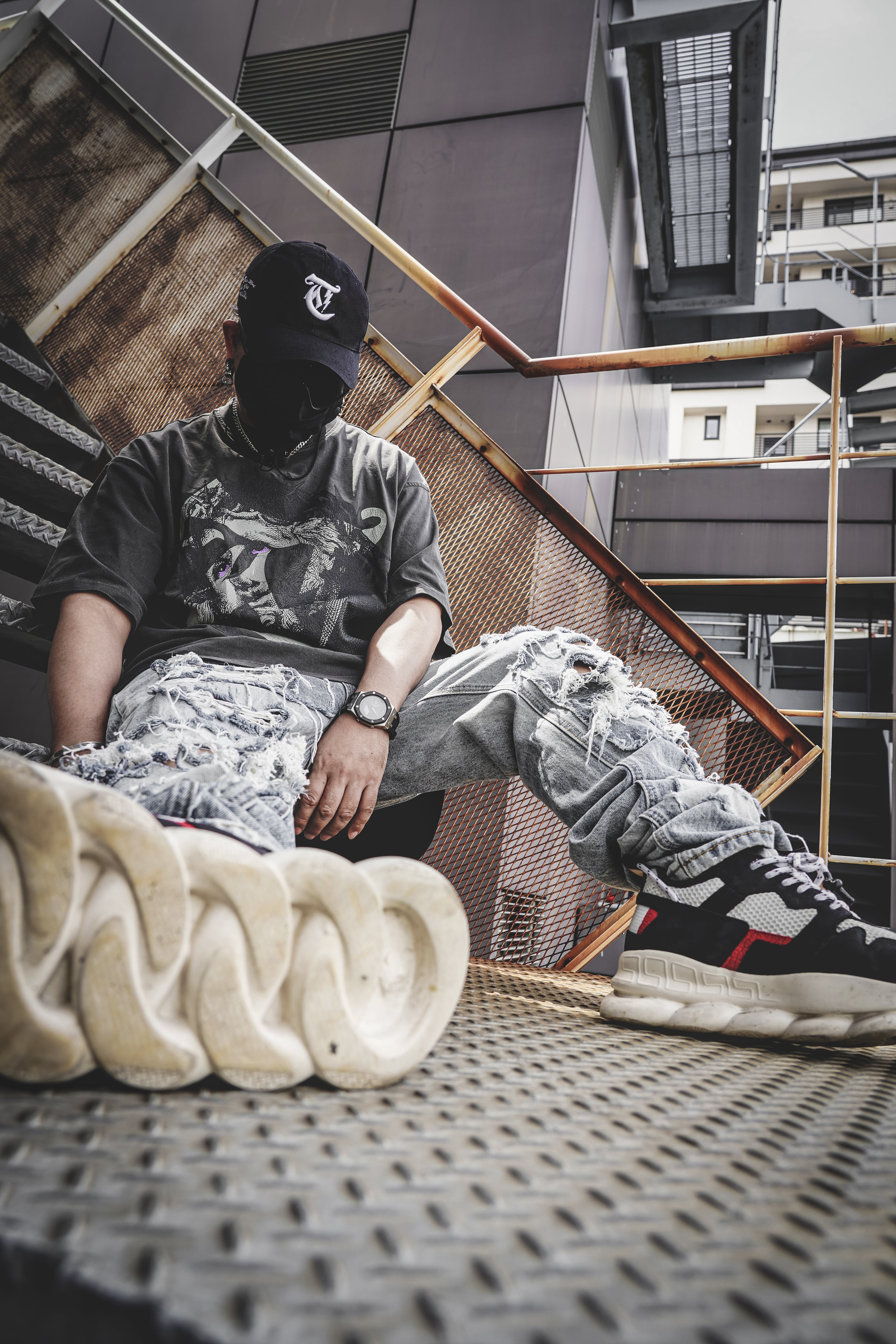T.C.R LIGHTNING JESUS WASHED S/S TEE - DARK GRAY