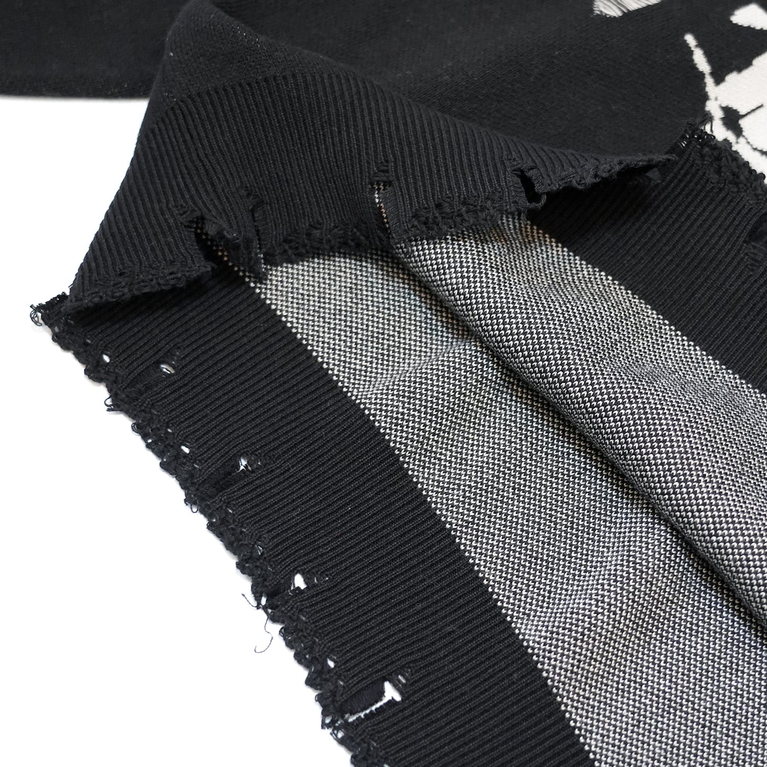 T.C.R REVARSE LOGO DAMAGE SWEATER - BLACK