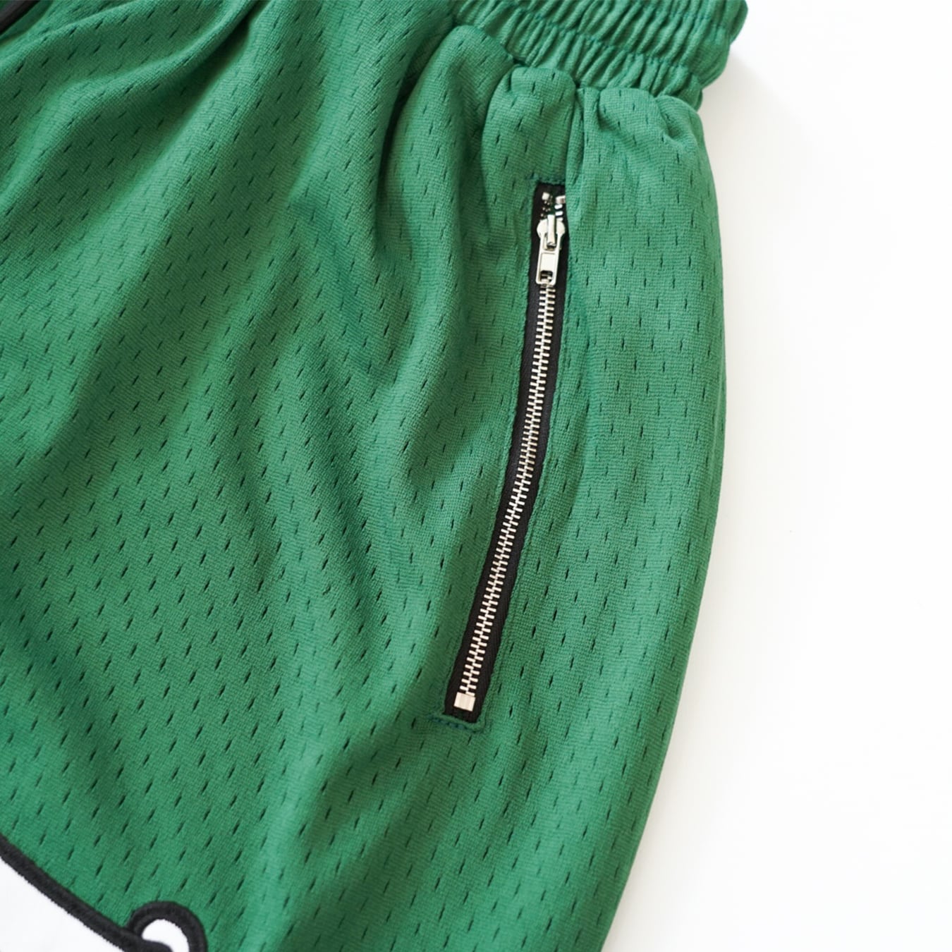 T.C.R LIGHTNING LOGO SARUEL BASKETBALL MESH SHORTS - GREEN