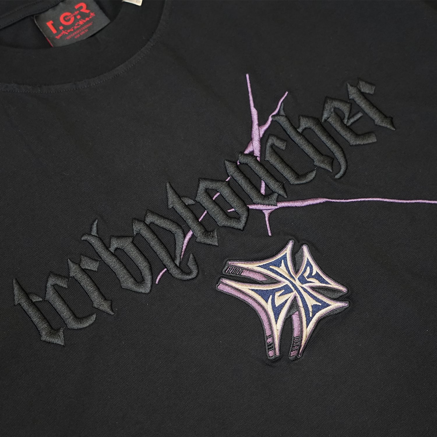 T.C.R CROSS LOGO DAMAGE S/S TEE - BLACK