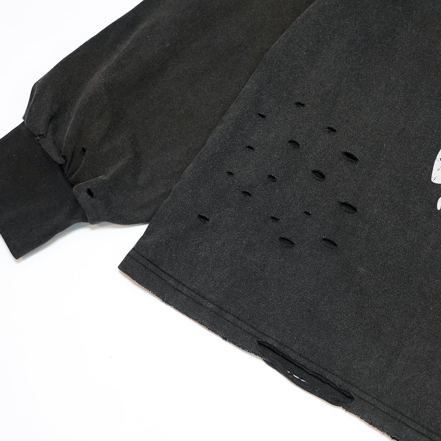 T.C.R DISTINY WASHED DAMAGE L/S TEE - BLACK
