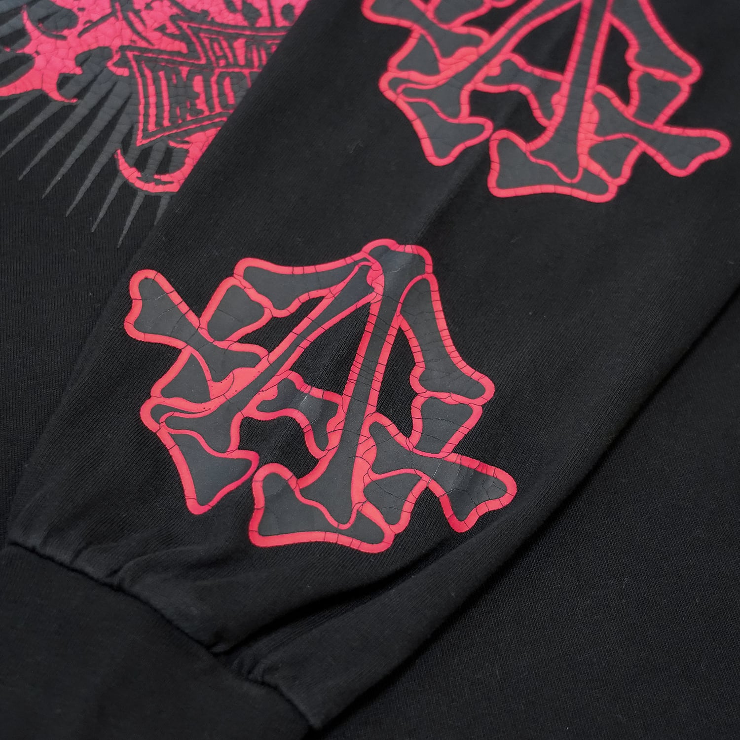 T.C.R TRIBAL SKULL EMBLEM FADED L/S TEE - BLACK