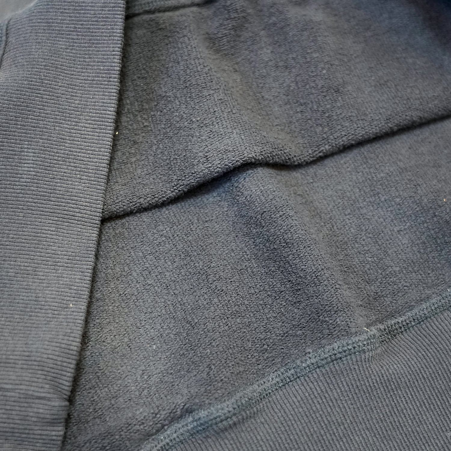 T.C.R METAL LOGO FADE WASHED HOODIE - NAVY