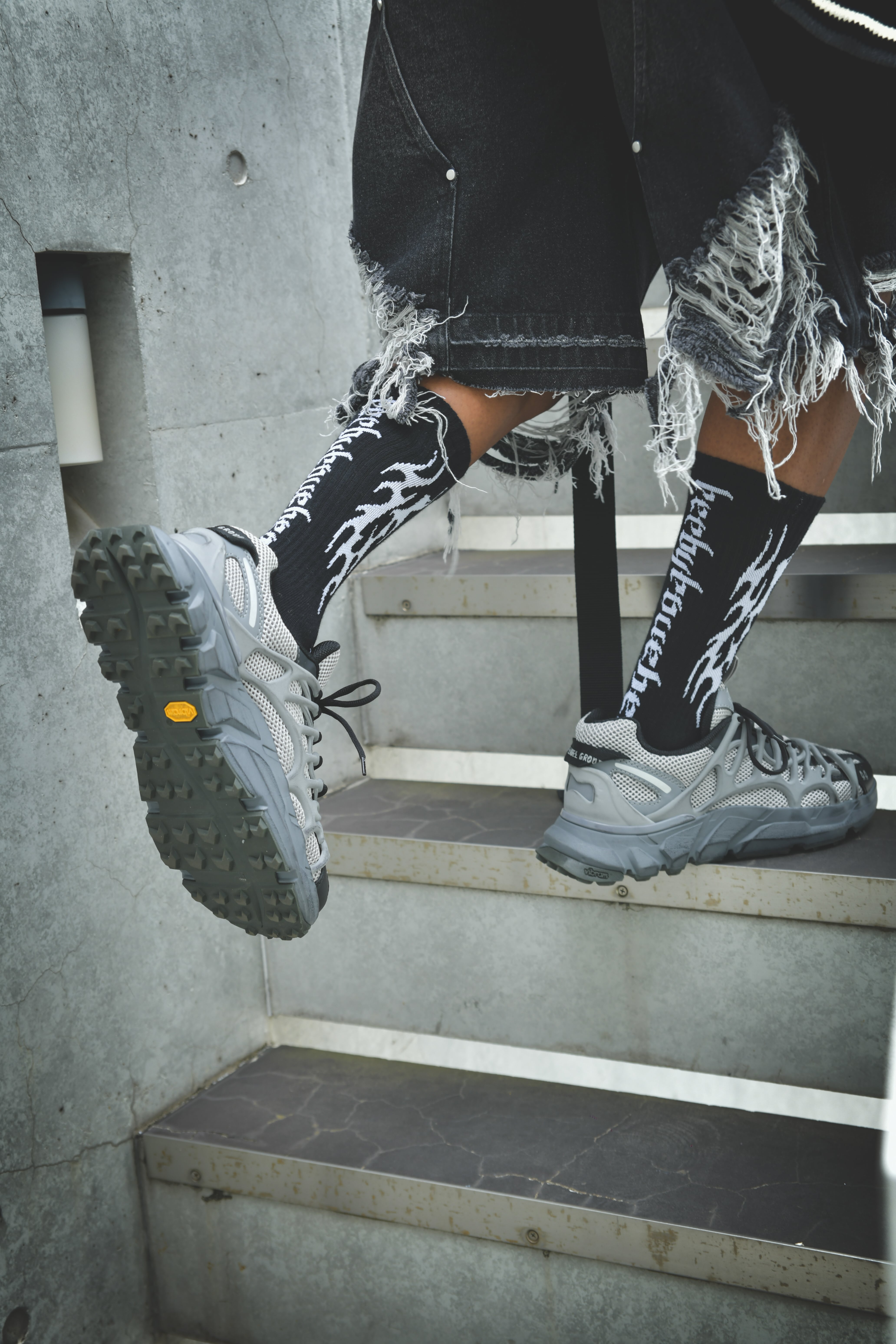 T.C.R TRIBAL FLAME SOCKS - BLACK/WHITE