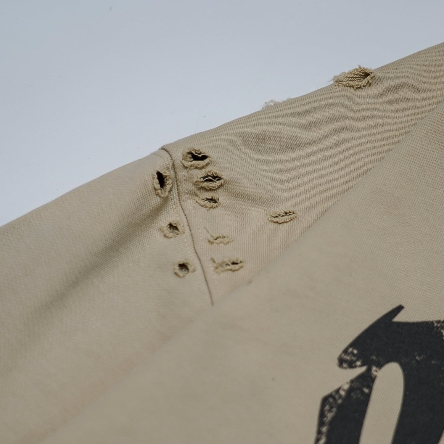 T.C.R DISTINY CROPPED DAMAGE HOODIE - SAND