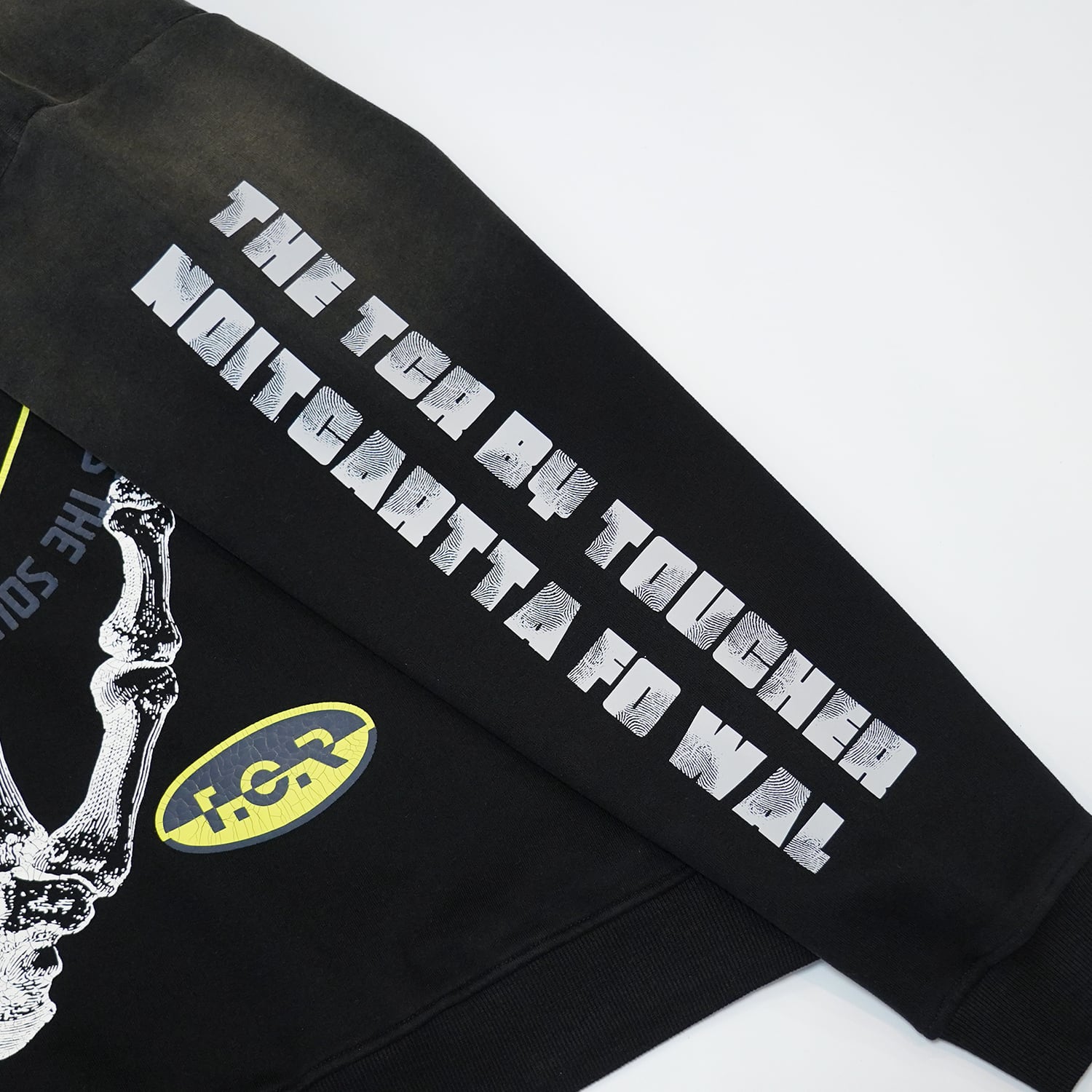T.C.R IN MY HANDZ CREW NECK SWEAT SHIRT - BLACK