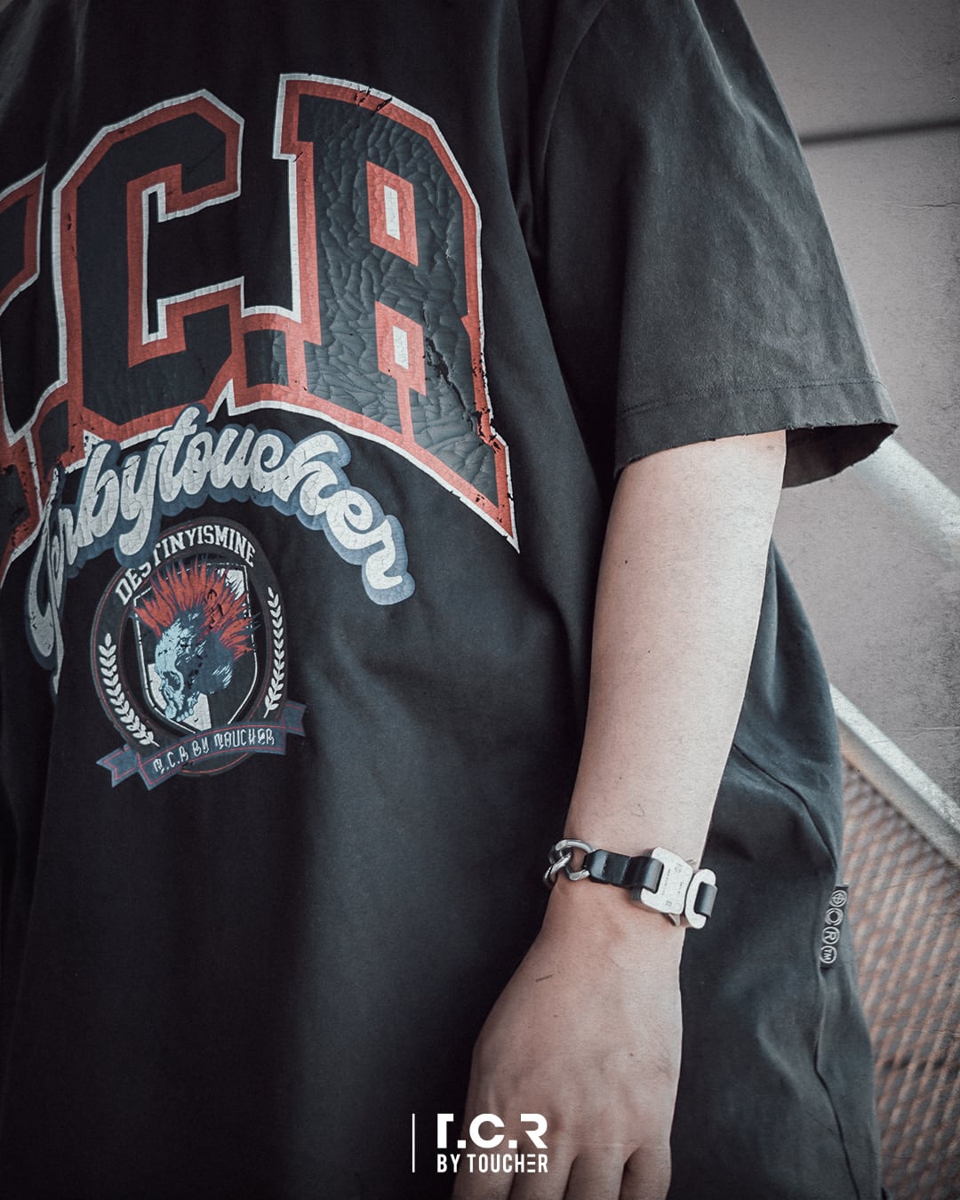 T.C.R COLLEGE LOGO CROPPED WASH S/S TEE - RED / BLACK