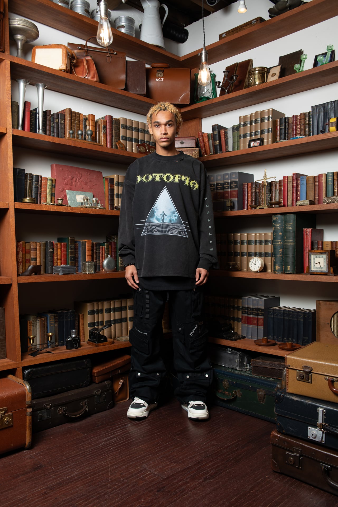 T.C.R NUTOPIA WASHED DAMAGE L/S TEE - BLACK