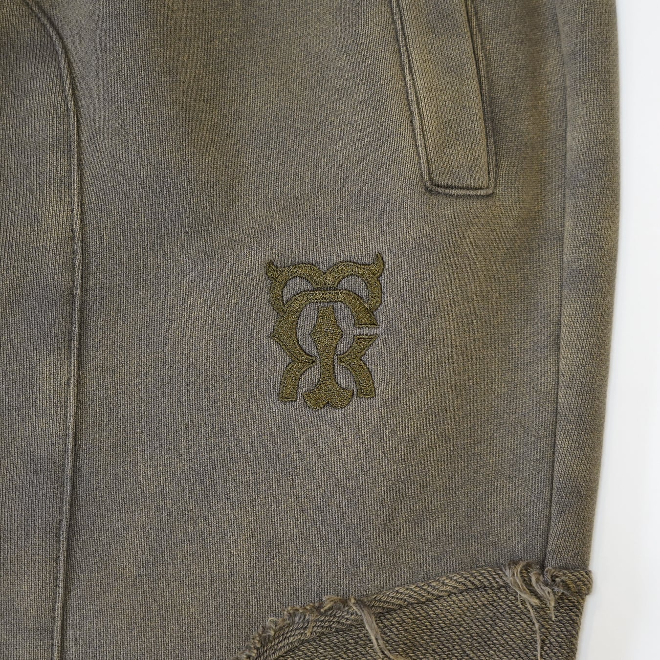 T.C.R DISTRESSED WASHED BAGGY SWEAT PANTS - KHAKI