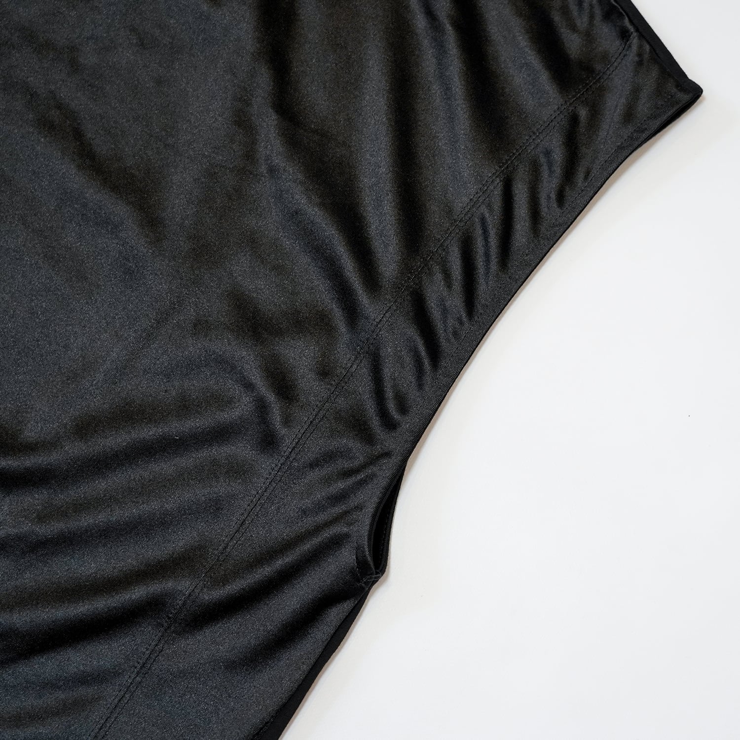 T.C.R NIGHT RAVER RECONSTRUCTION N/S TEE - BLACK