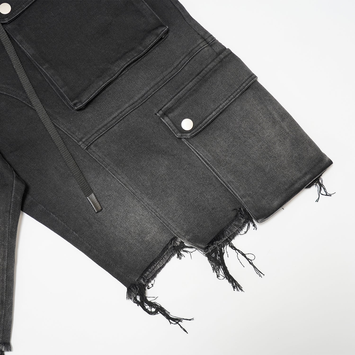 T.C.R INDUSTRIAL FADE CARGO LONG SHORTS - BLACK