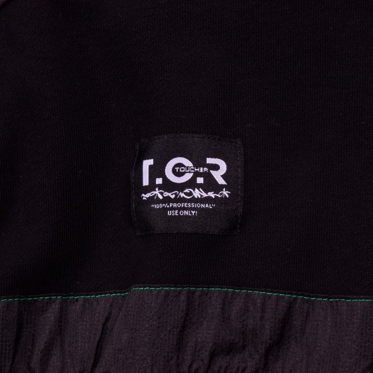 TCR ESSENTIAL TECH TIE DYE HOODIE  - PURPLE/BLACK