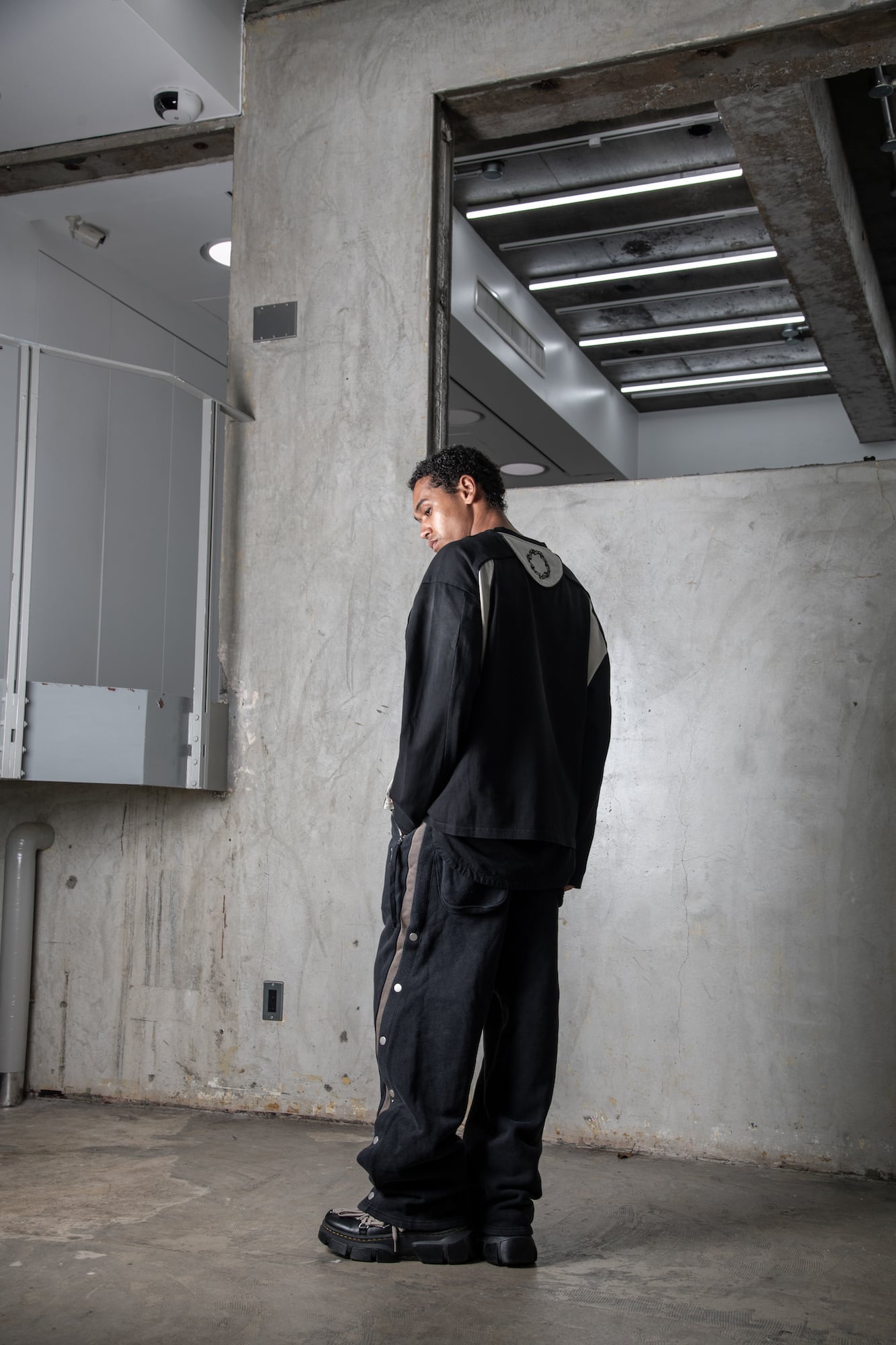 T.C.R DARK RIDER WASHED SPLICED L/S TEE - BLACK