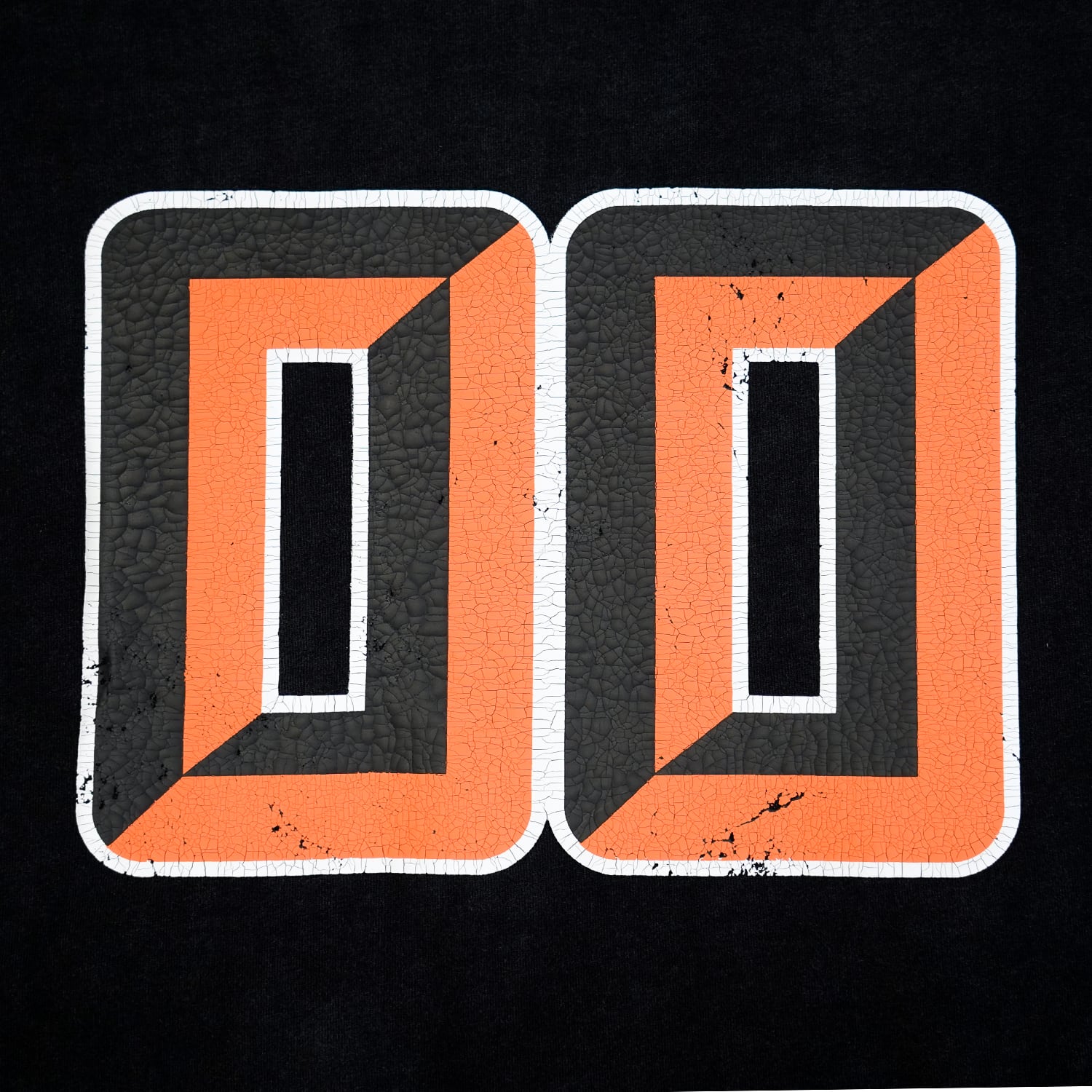 T.C.R METAL LOGO ACID WASH S/S TEE - BLACK
