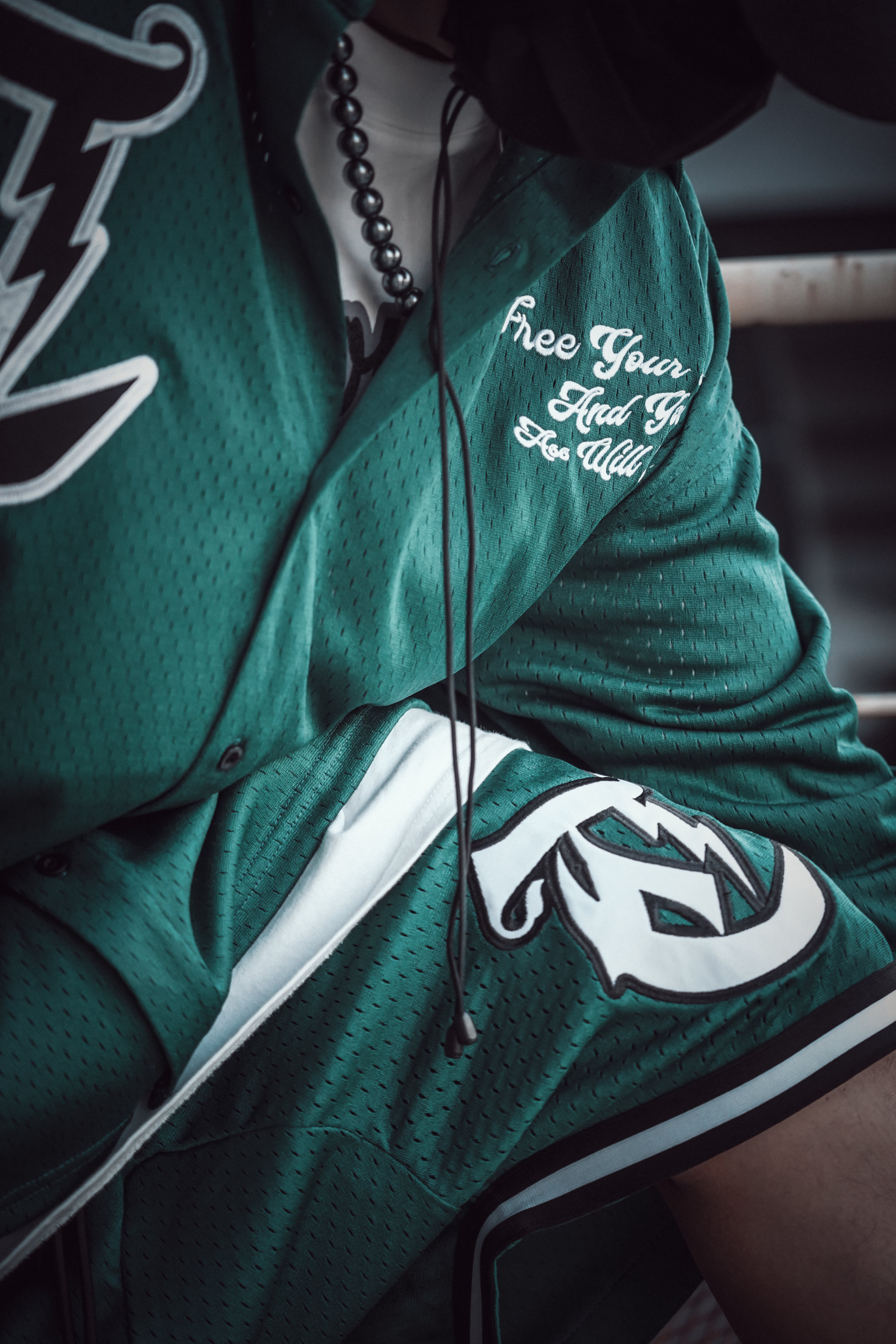 T.C.R LIGHTNING LOGO SARUEL BASKETBALL MESH SHORTS - GREEN