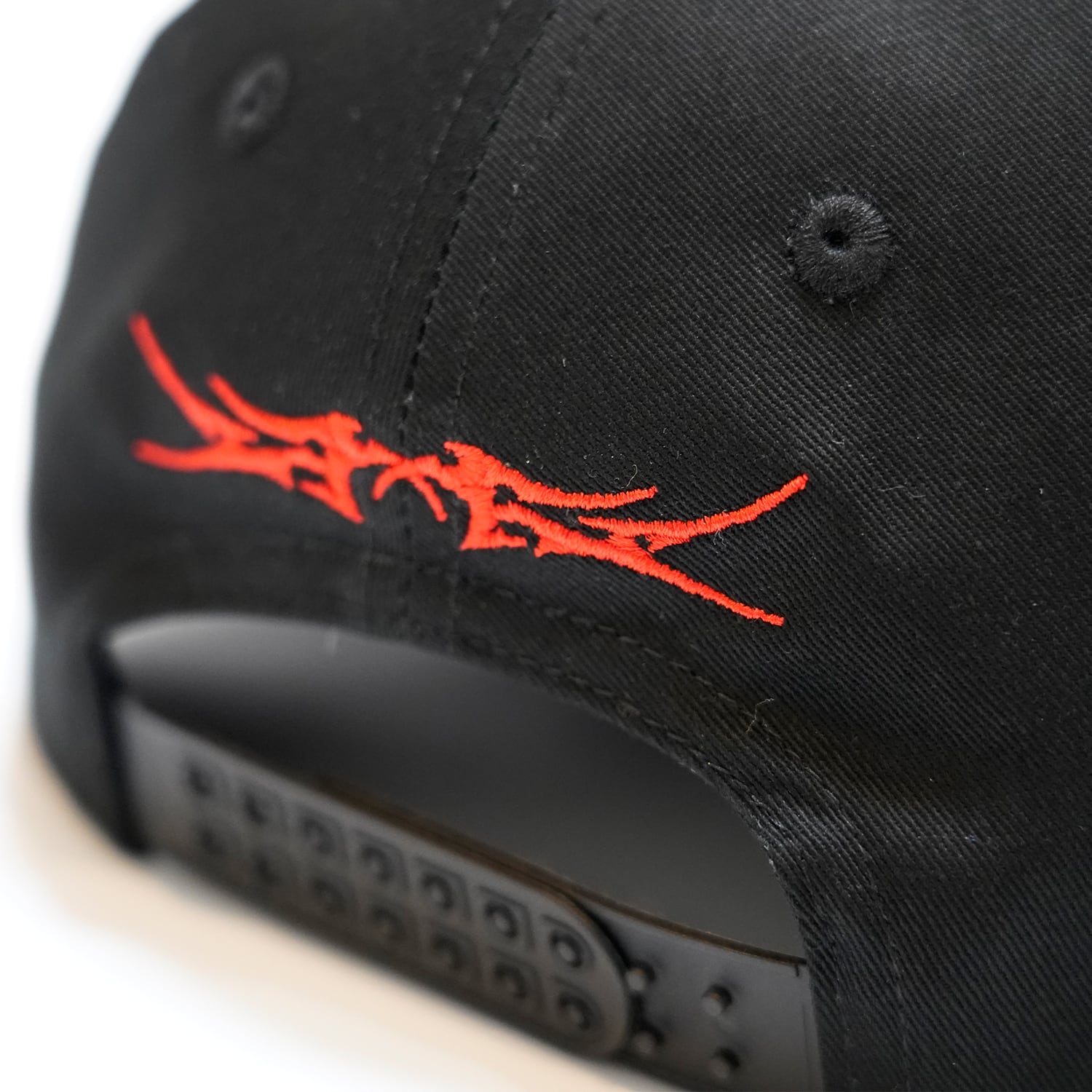 T.C.R  FREE YOUR MIND 6PANEL CAP - BLACK
