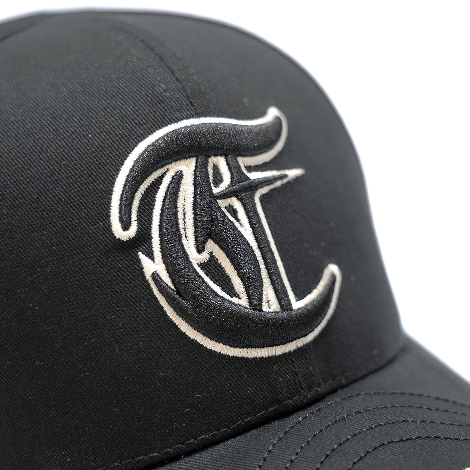 T.C.R  FREE YOUR MIND 6PANEL CAP - BLACK