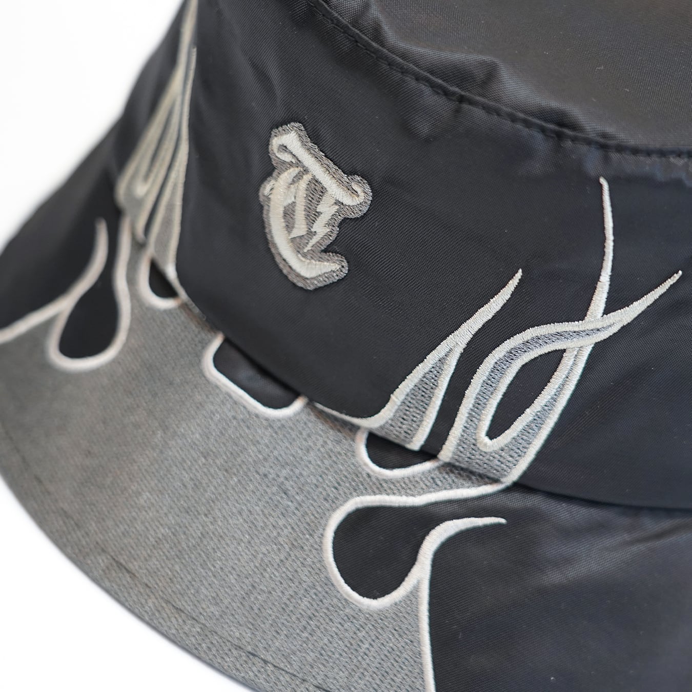 T.C.R FLAME NYLON BUCKET HAT - BLACK