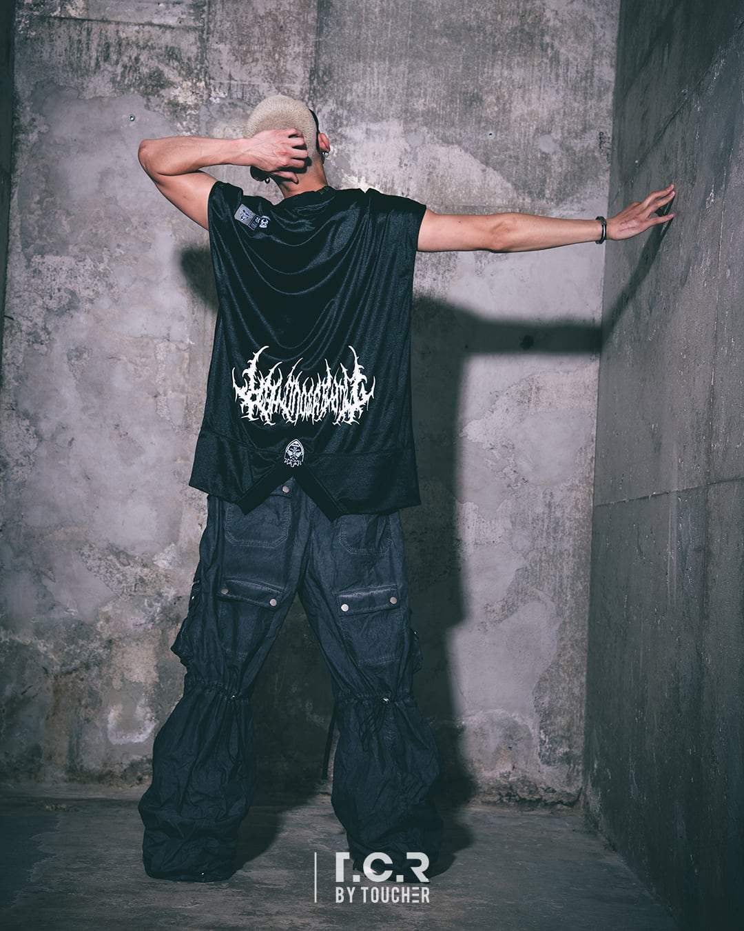 T.C.R NIGHT RAVER RECONSTRUCTION N/S TEE - BLACK