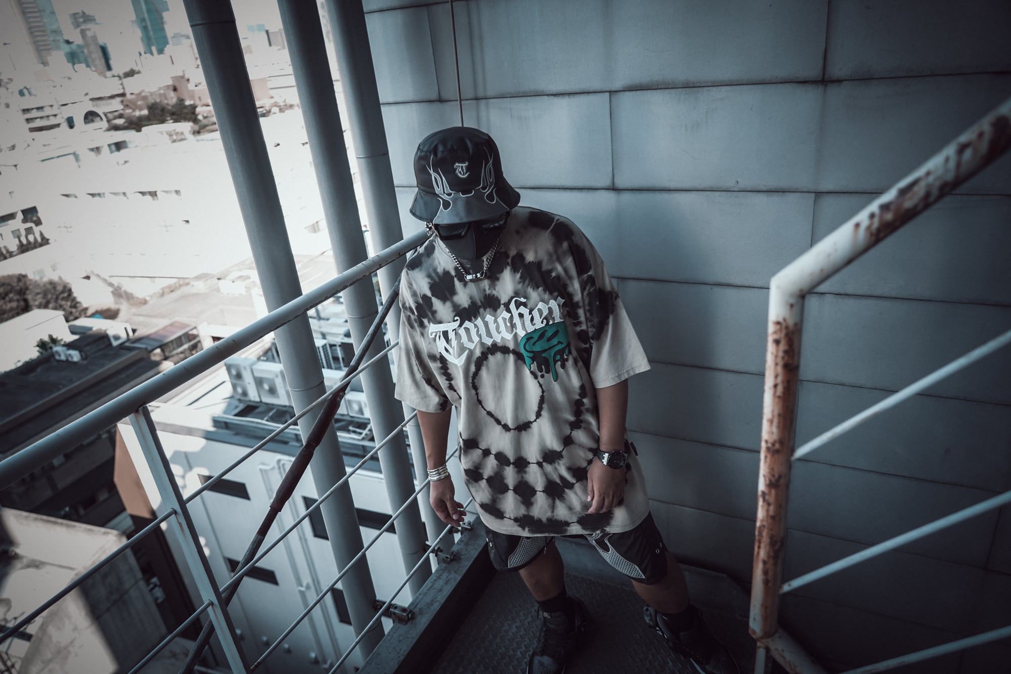 T.C.R DRIP SMILE TIE DYE S/S TEE - KHAKI