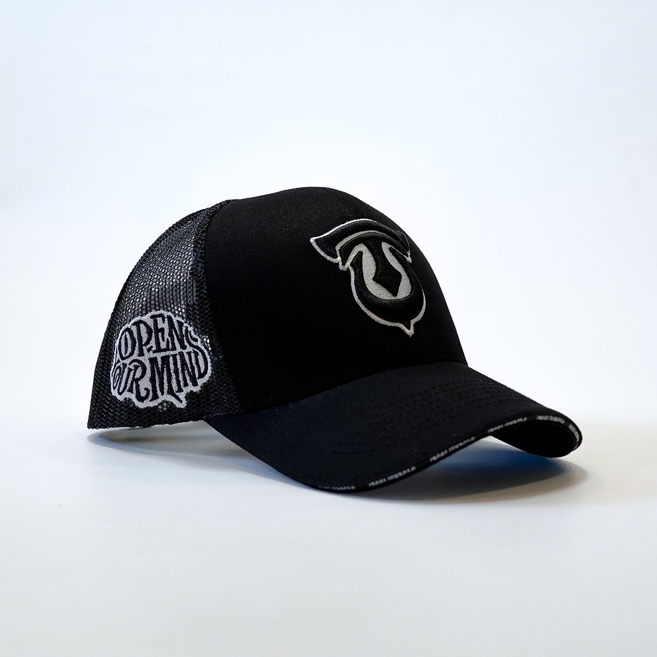 T.C.R FYM MONOGRAM LOGO 6PANEL MESH CAP - BLACK