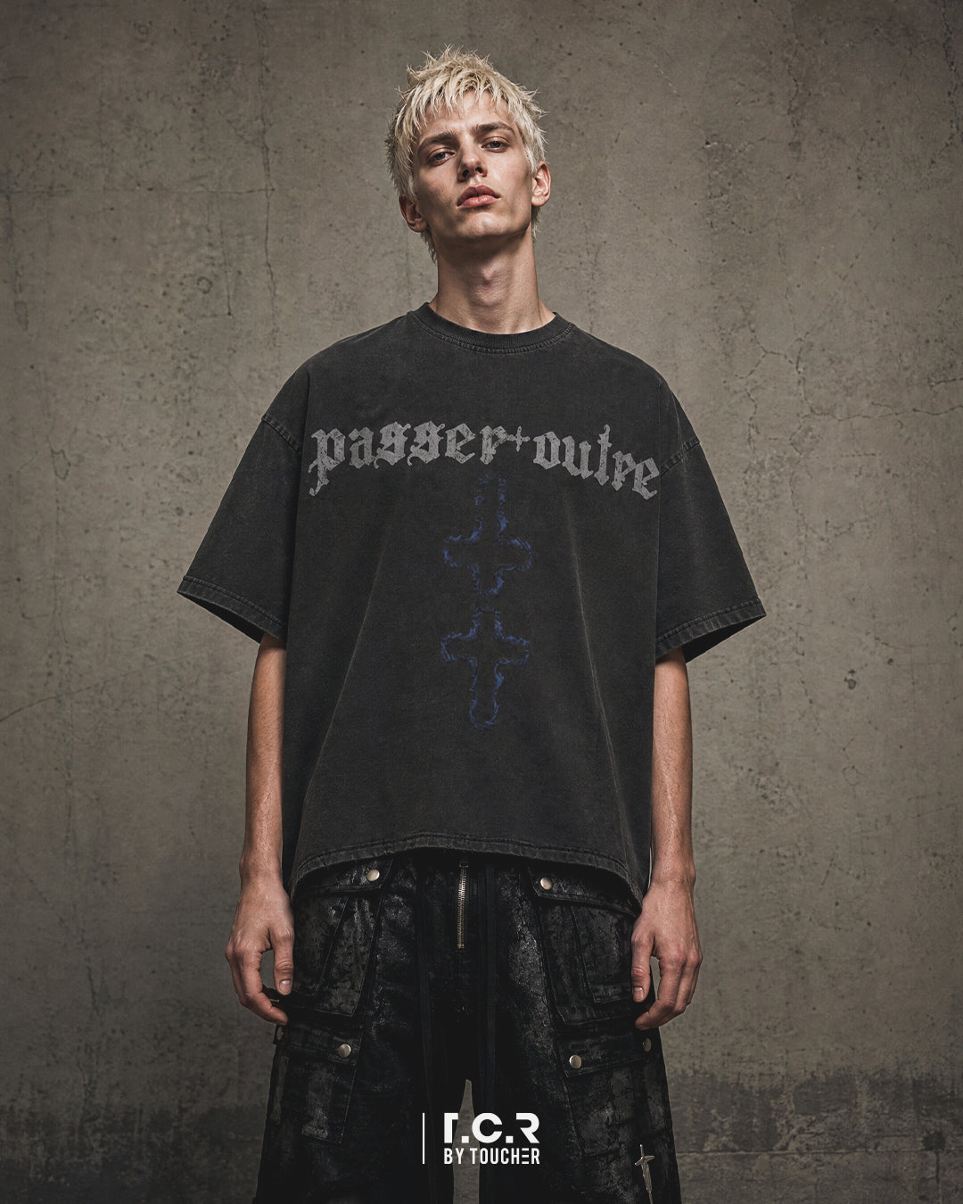 T.C.R PASSER OUTRE TEE - BLACK