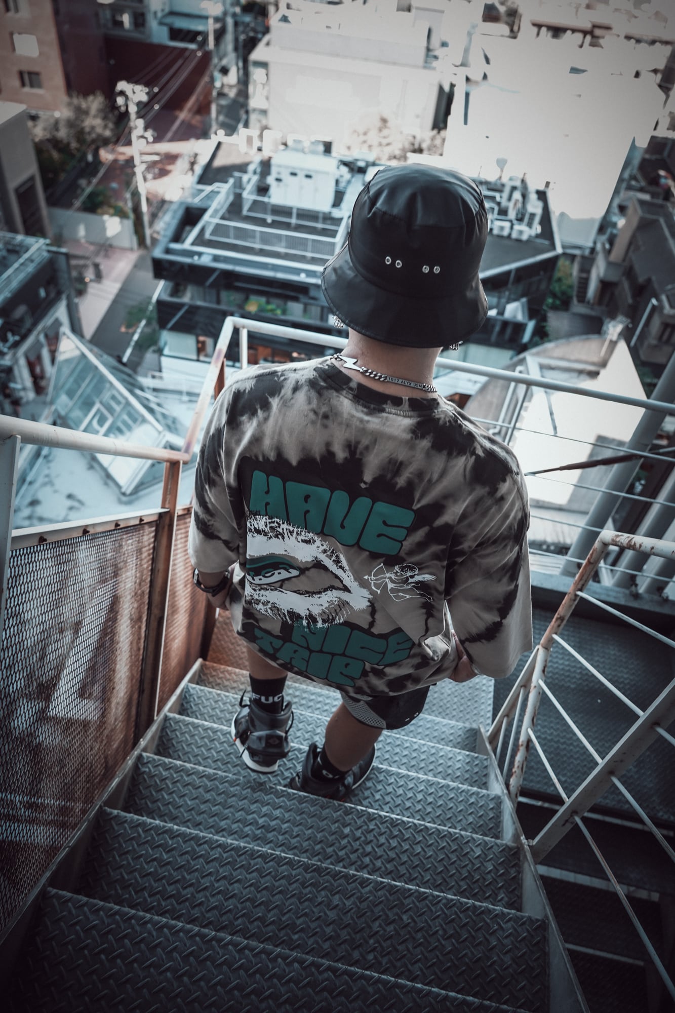 T.C.R DRIP SMILE TIE DYE S/S TEE - KHAKI