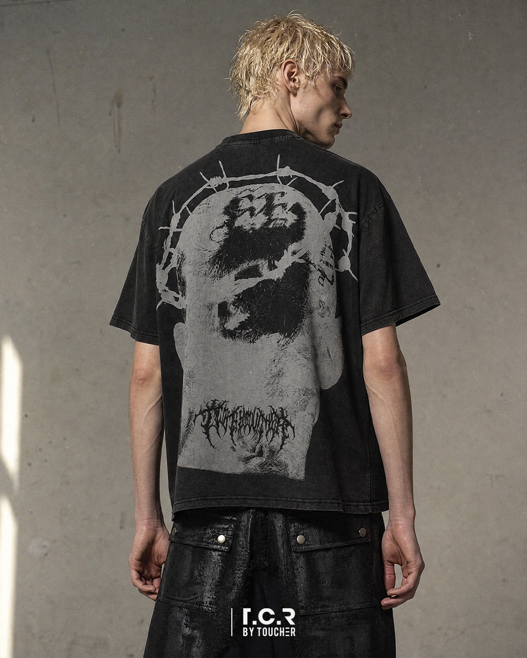 T.C.R PASSER OUTRE TEE - BLACK