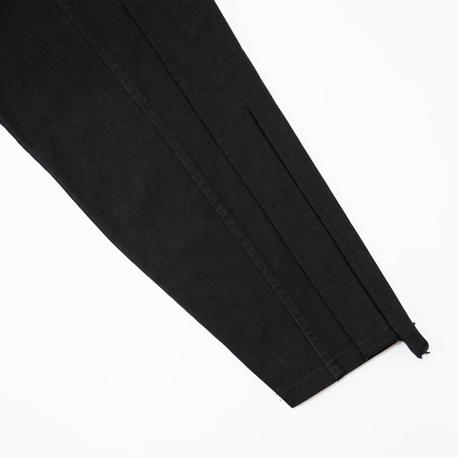 T.C.R LOGO DISTRESSED PANEL L/S TEE - BLACK
