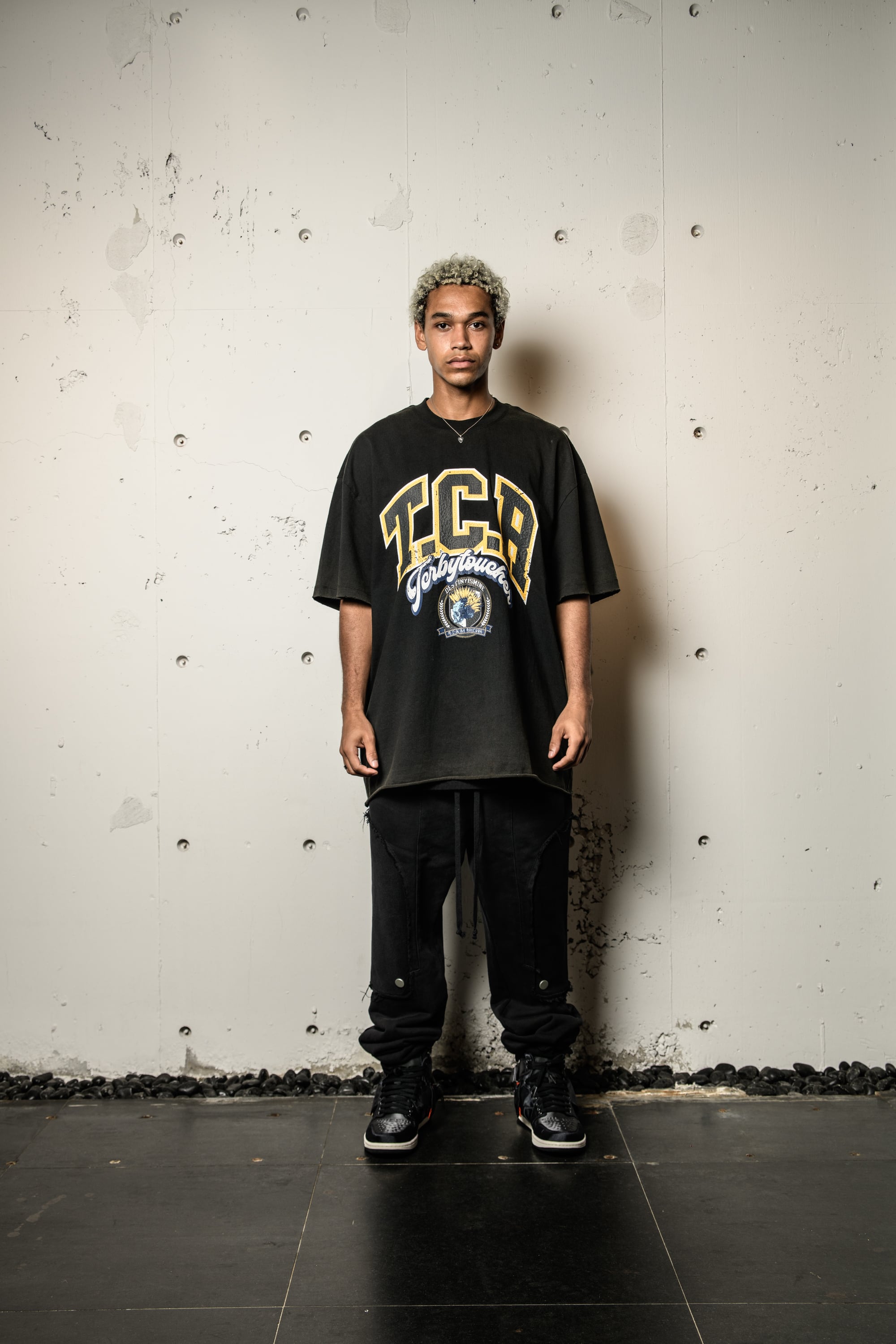 T.C.R COLLEGE LOGO CROPPED WASH S/S TEE - YELLOW / BLACK