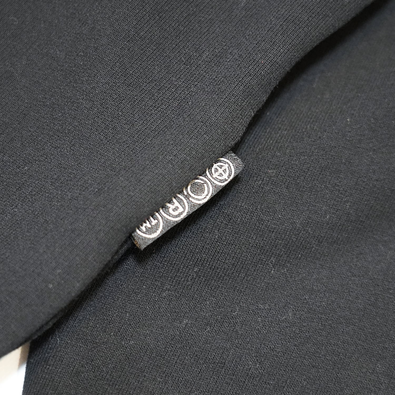 T.C.R IN MY HANDZ CREW NECK SWEAT SHIRT - BLACK