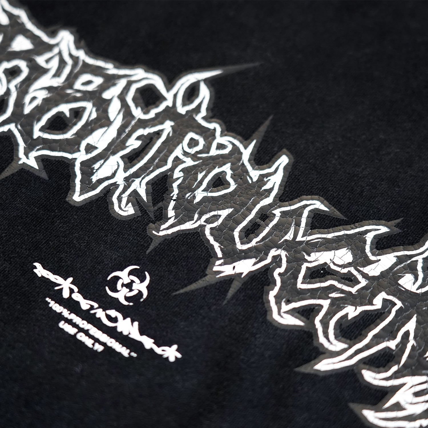T.C.R METAL LOGO ACID WASH S/S TEE - BLACK