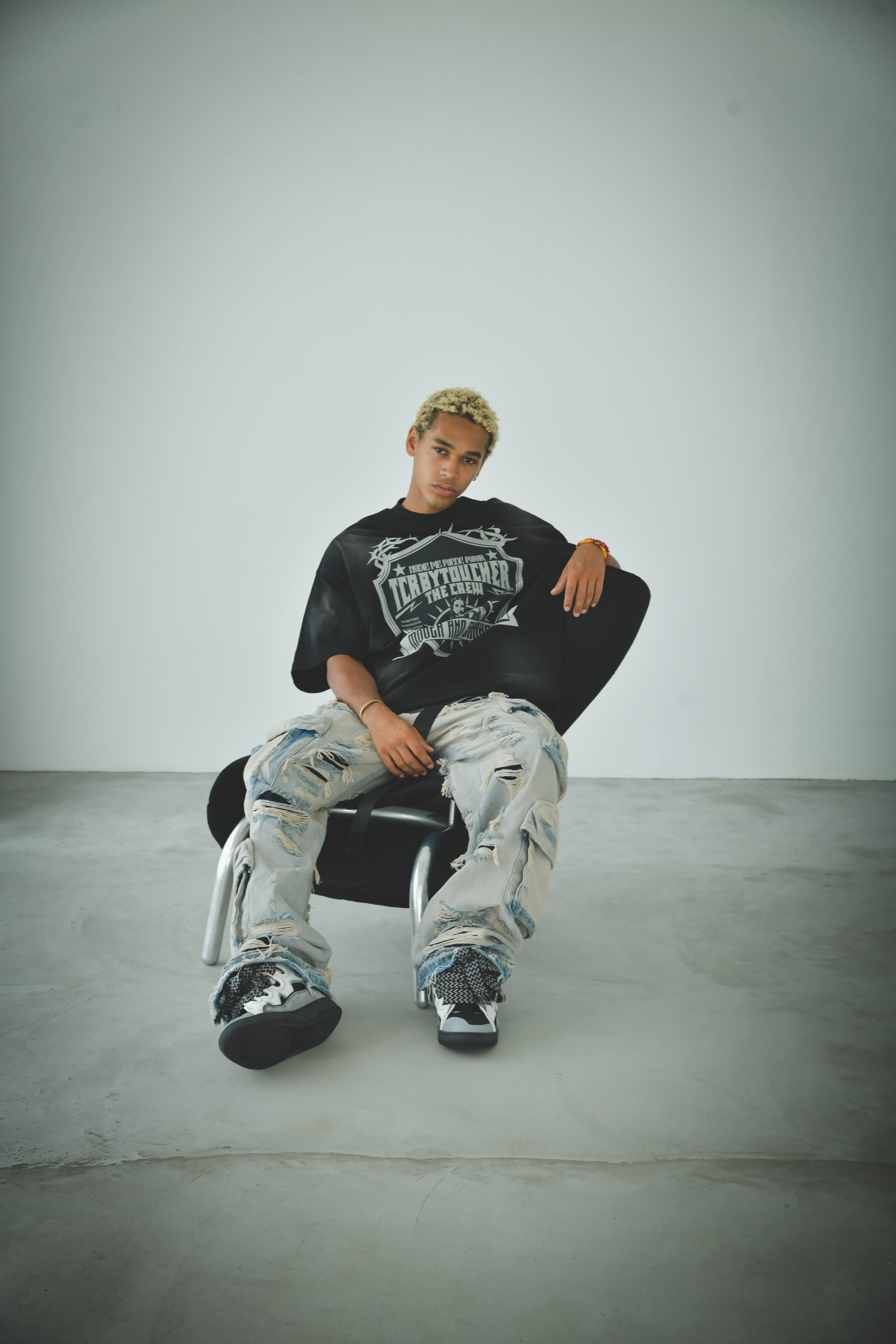 T.C.R MOVER AND SHAKERS S/S TEE - BLACK