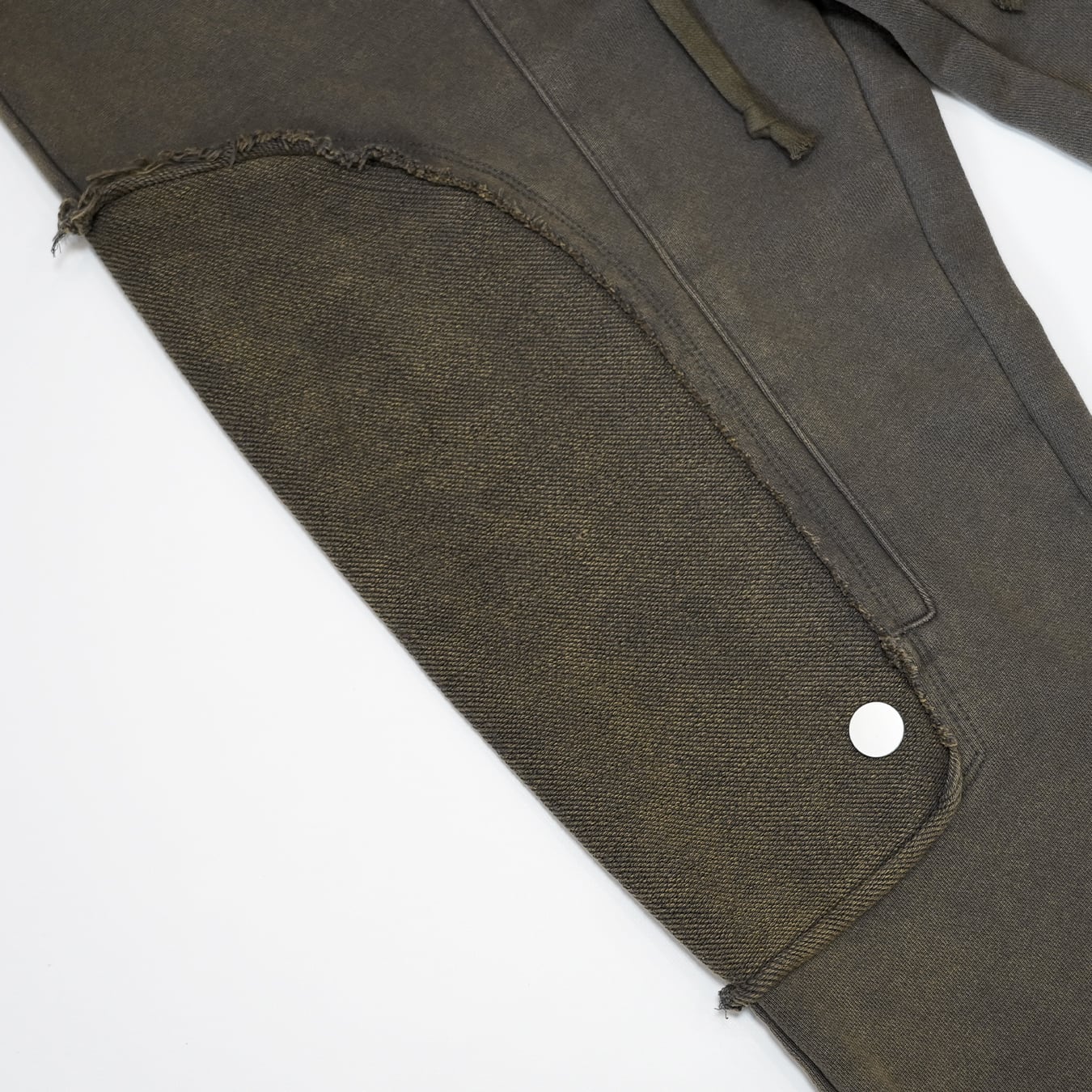 T.C.R DISTRESSED WASHED BAGGY SWEAT PANTS - KHAKI
