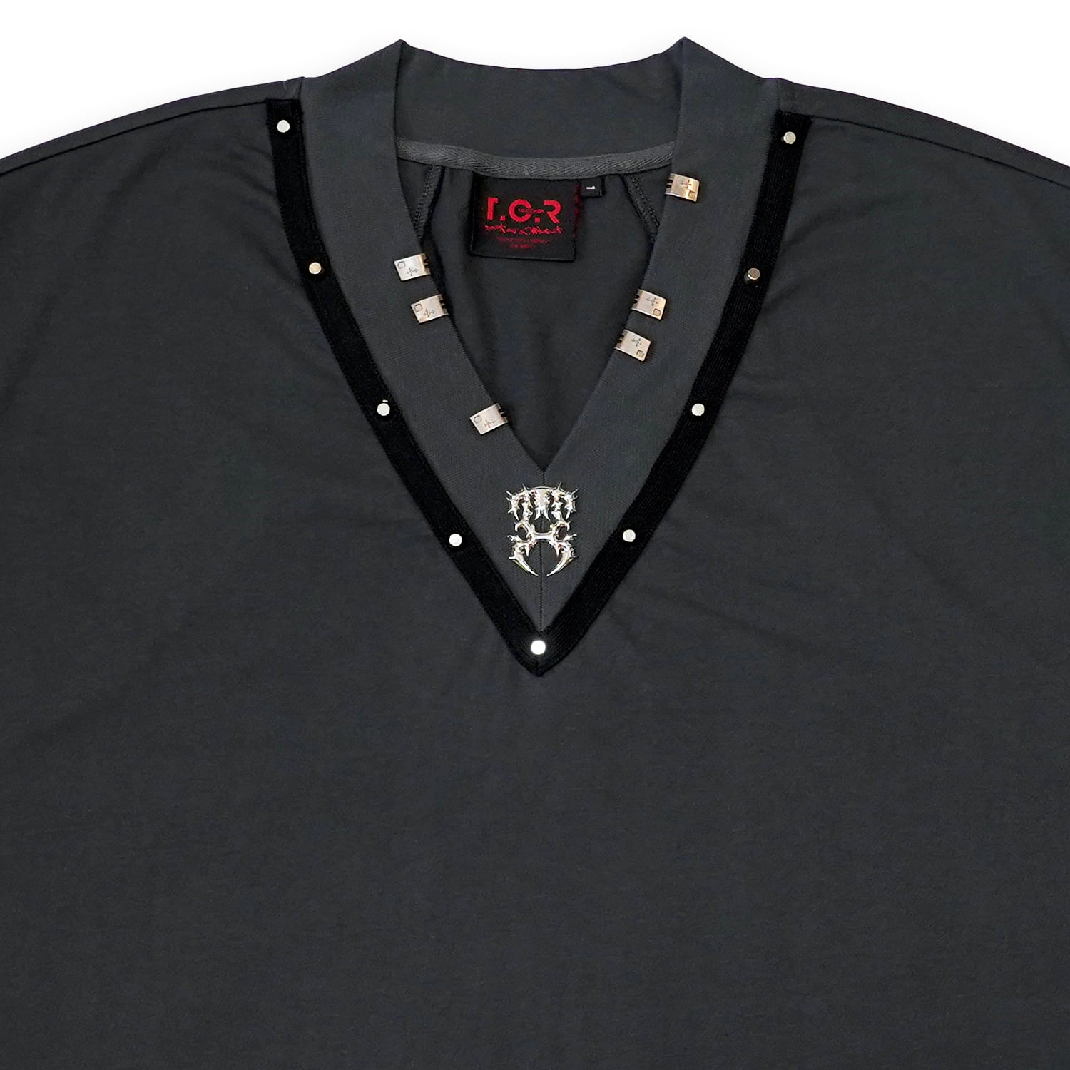 T.C.R STUDS V-NECK N/S TEE - GRAY