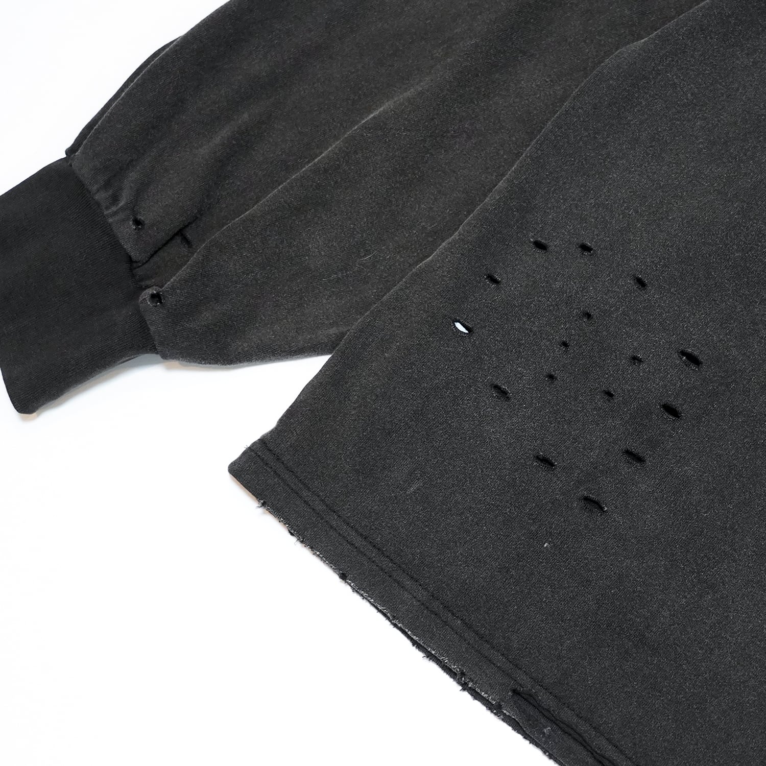 T.C.R DISTINY WASHED DAMAGE L/S TEE - BLACK