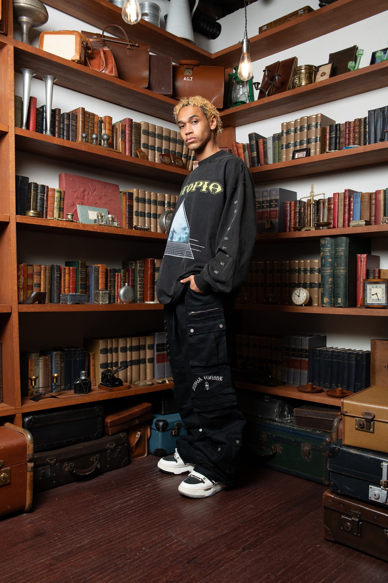 T.C.R NUTOPIA WASHED DAMAGE L/S TEE - BLACK