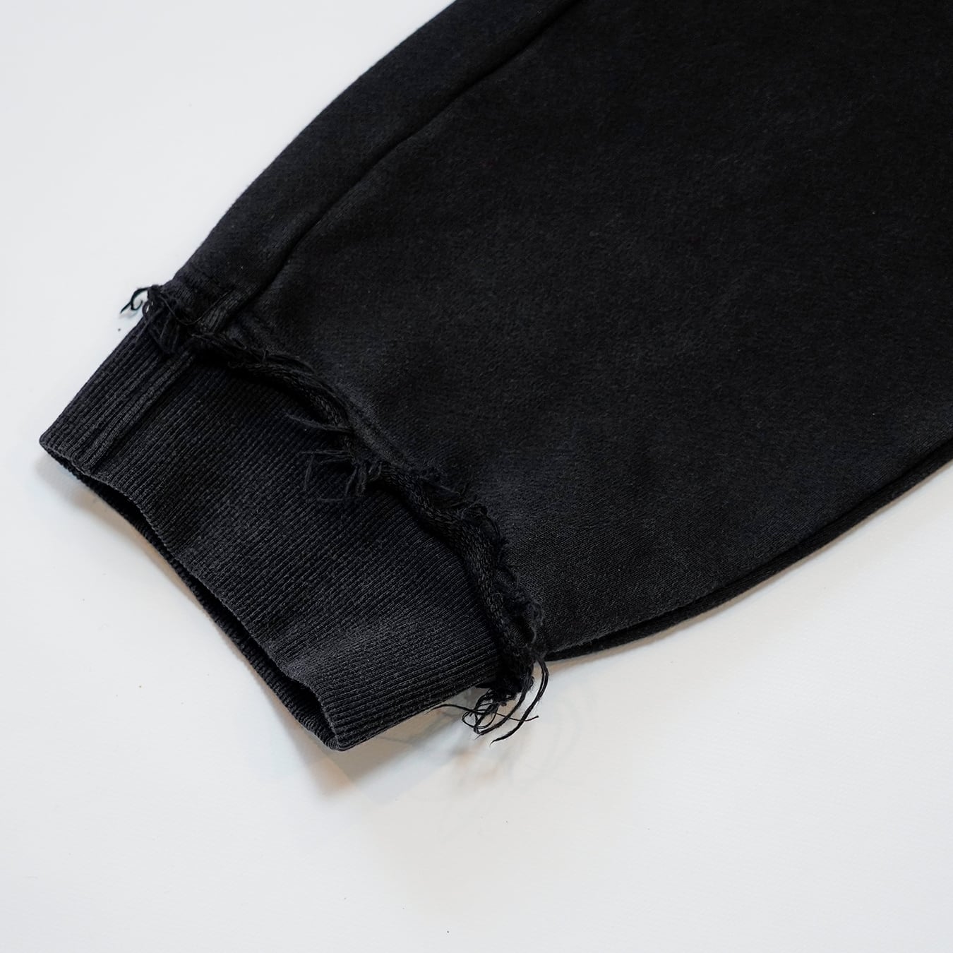 T.C.R DISTRESSED WASHED BAGGY SWEAT PANTS - BLACK