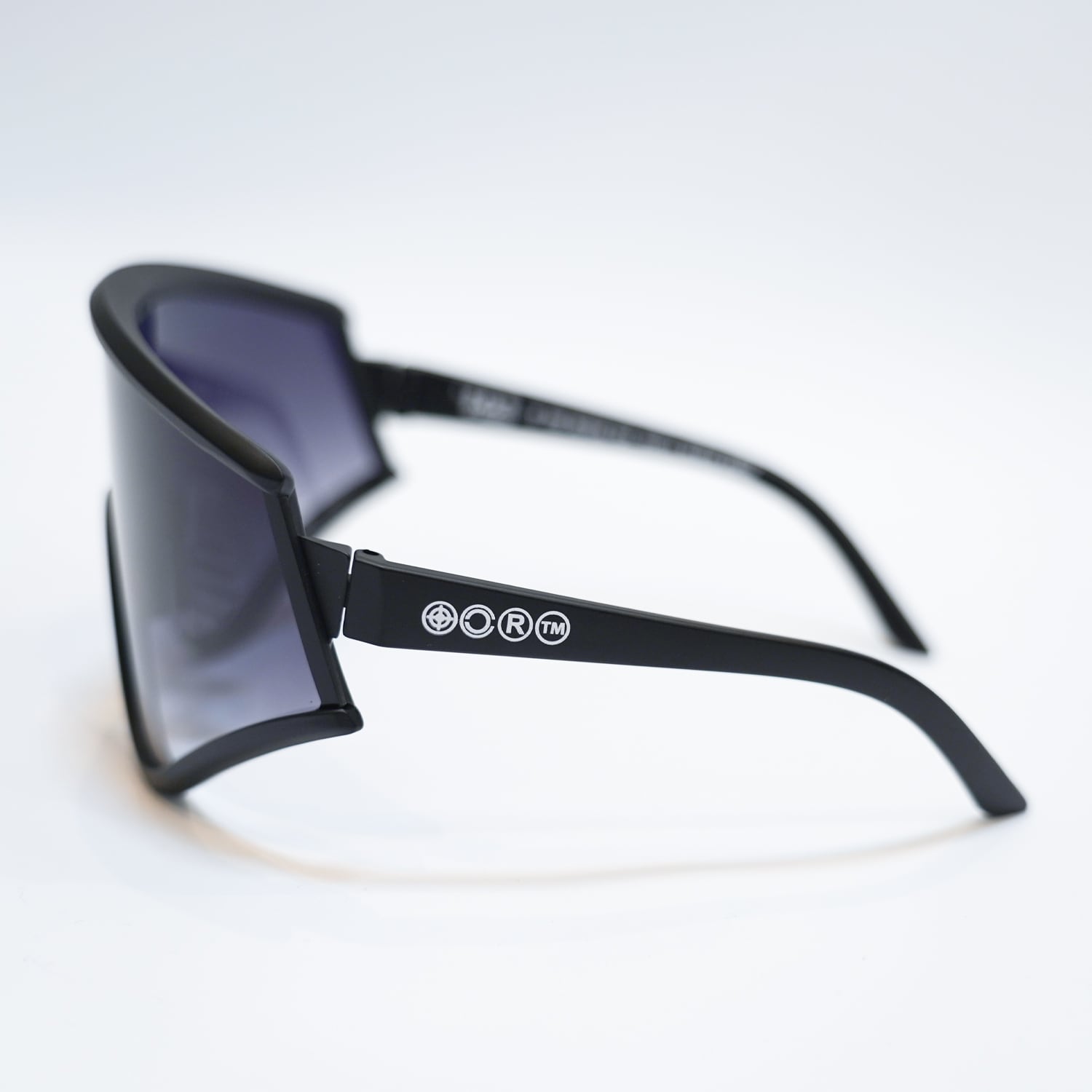 T.C.R OVERSIZED SHIELD SUNGLASS - EXCLUSIVE / BLACK