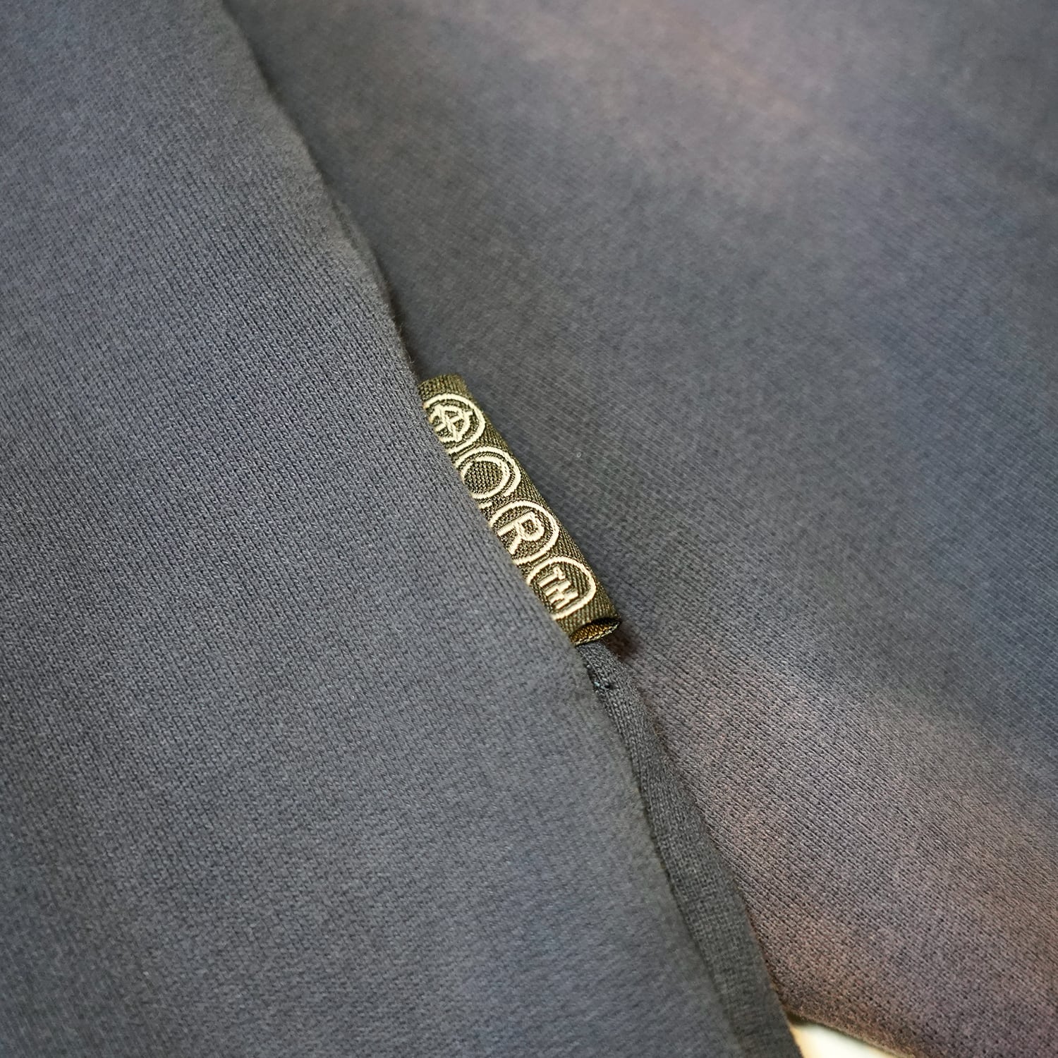 T.C.R METAL LOGO FADE WASHED HOODIE - NAVY