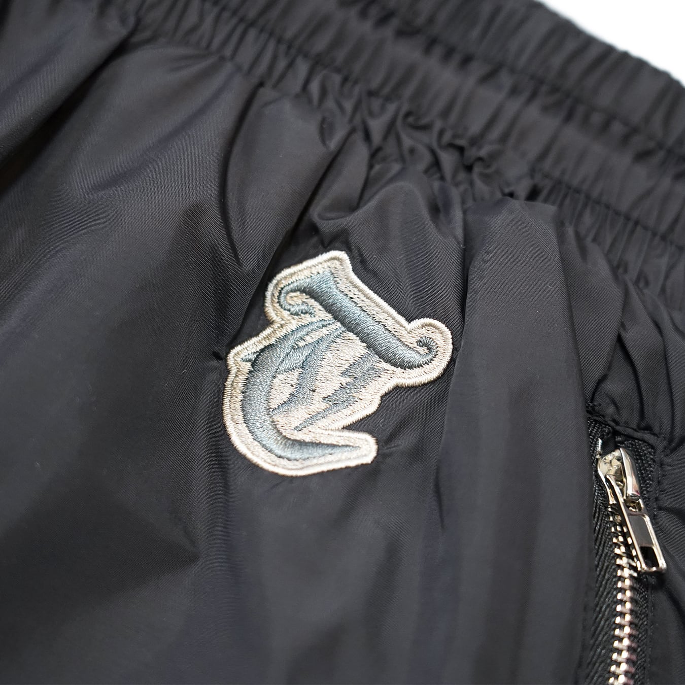 T.C.R FLAME SARUEL NYLON SHORTS - BLACK