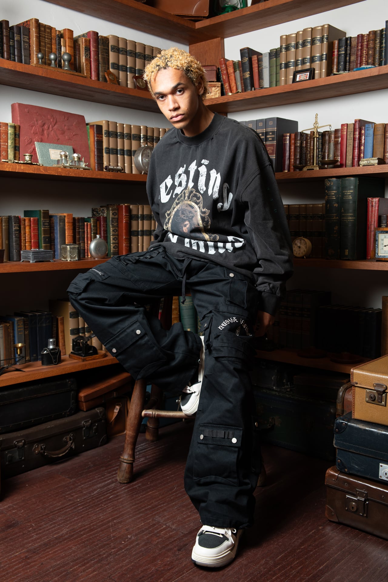 T.C.R DISTINY WASHED DAMAGE L/S TEE - BLACK