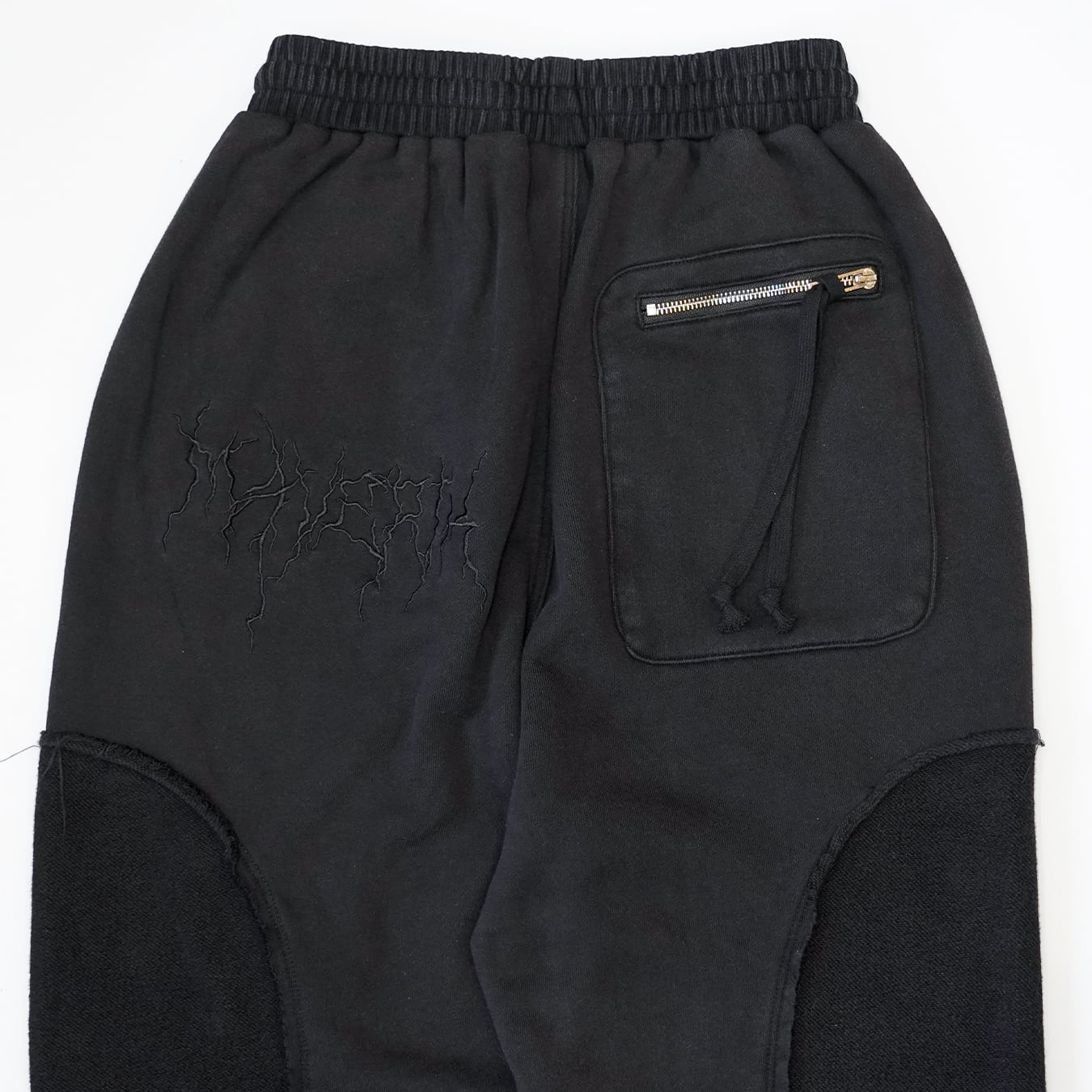 T.C.R DISTRESSED WASHED BAGGY SWEAT PANTS - BLACK