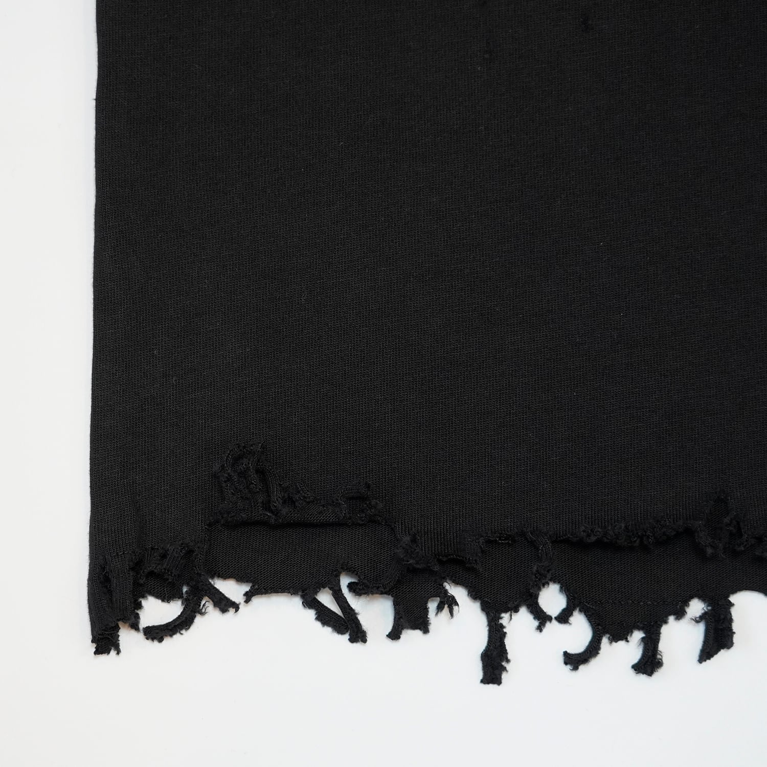 T.C.R CROSS LOGO DAMAGE S/S TEE - BLACK