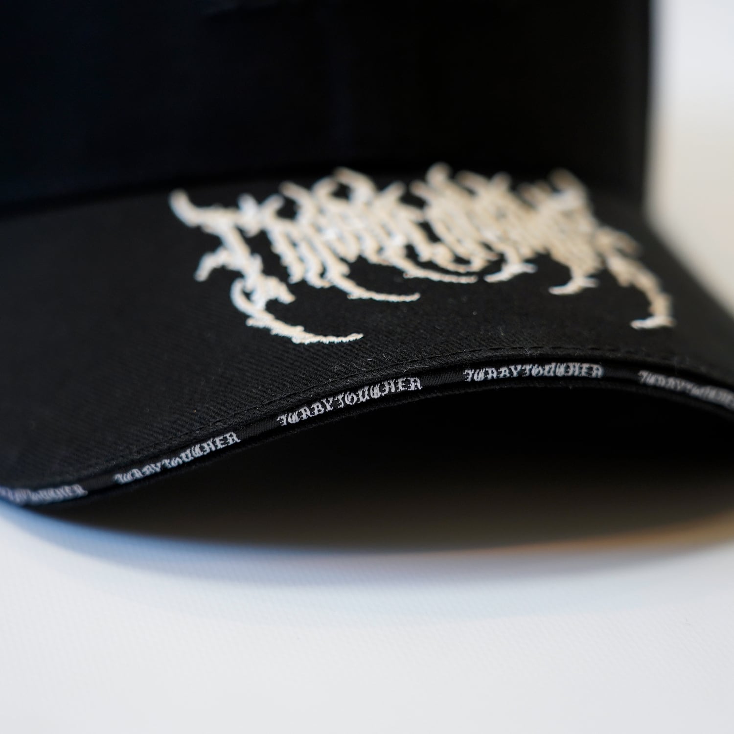 T.C.R WEEKEND HERO 6PANEL STRAP BACK LOW CAP - BLACK