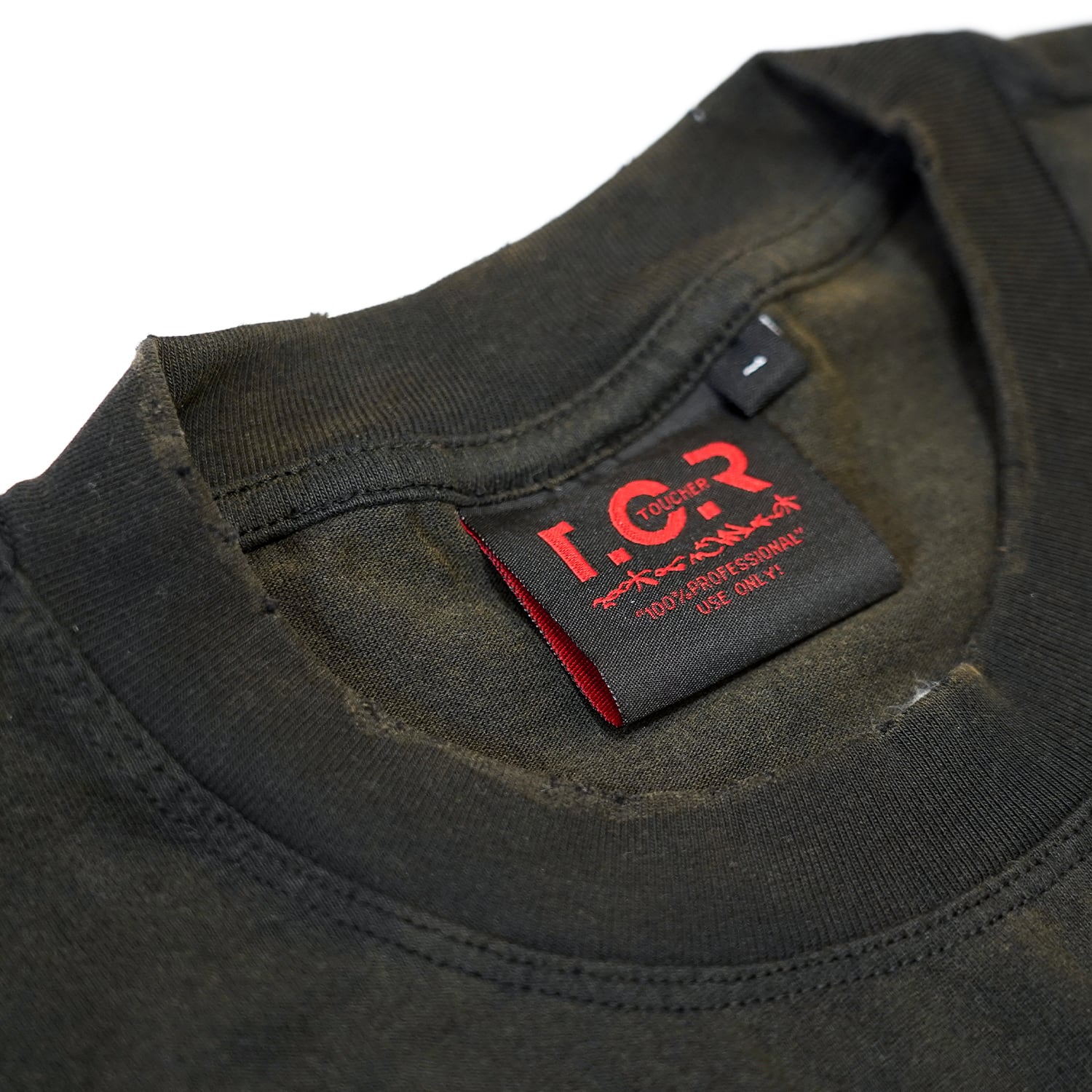 T.C.R COLLEGE LOGO CROPPED WASH S/S TEE - RED / BLACK