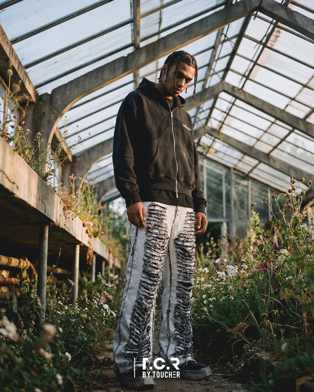 T.C.R DARK KNIGHT CROPPED ZIP HOODIE - BLACK