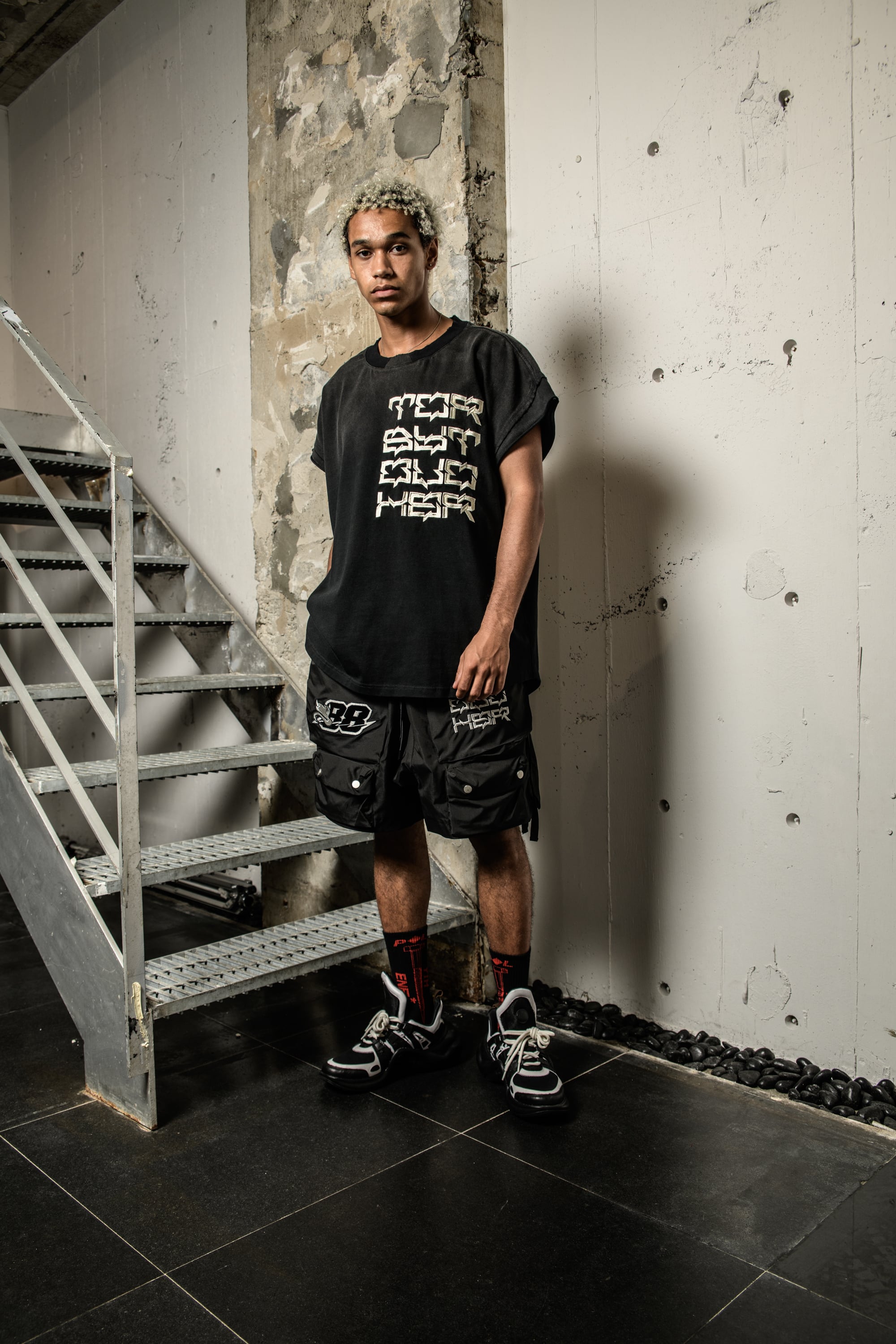 T.C.R RELAPSE FADE WASHED S/S TEE - BLACK