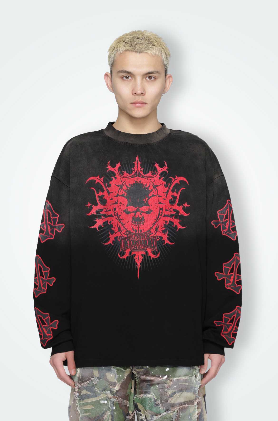 T.C.R TRIBAL SKULL EMBLEM FADED L/S TEE - BLACK